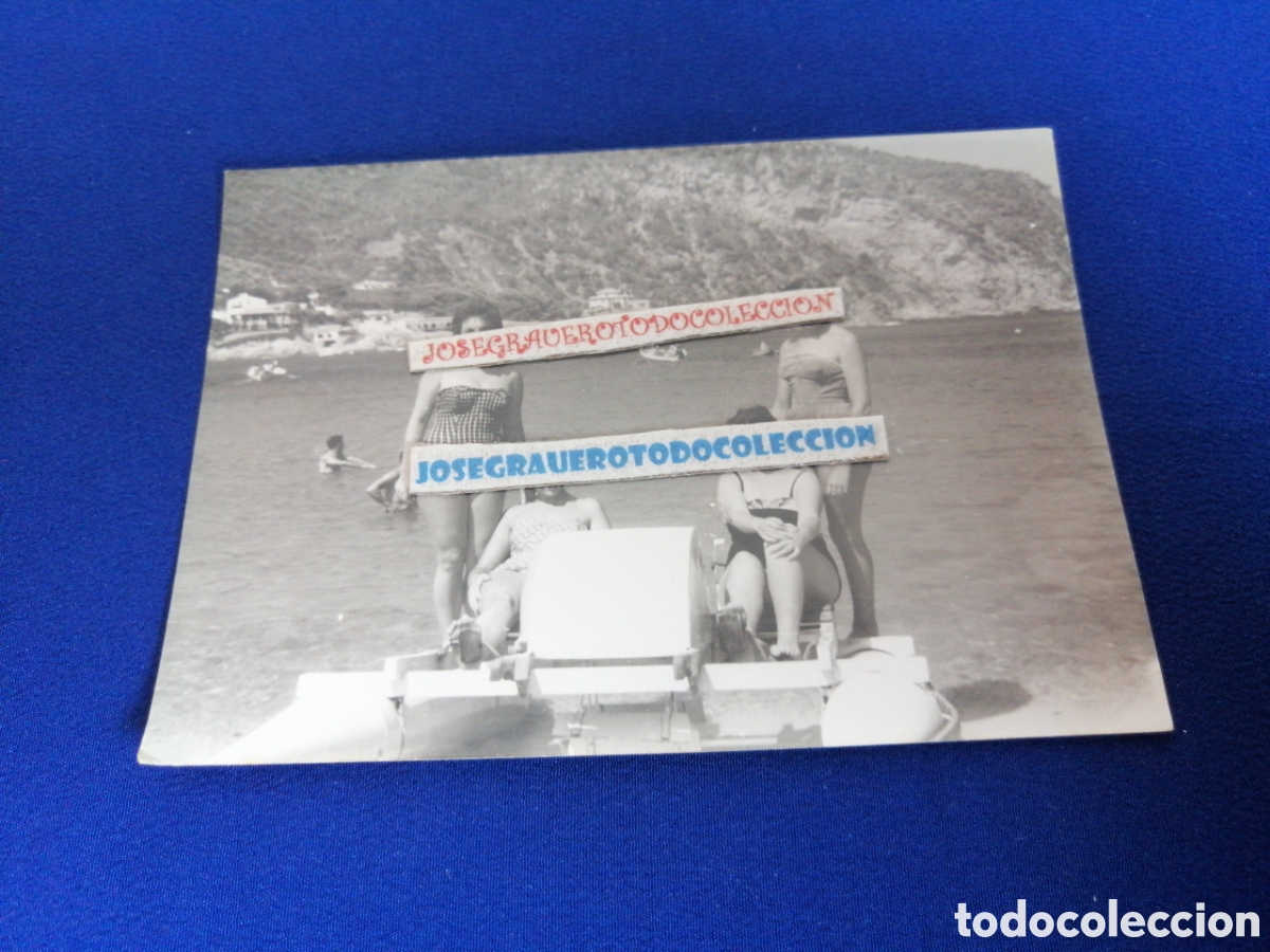 Antique Photography: PLAYA MODELOS CON PATINETE - COSTA BRAVA - 1959 FOTOGRAF&Iacute;A ANTIGUA SIGLO PASADO