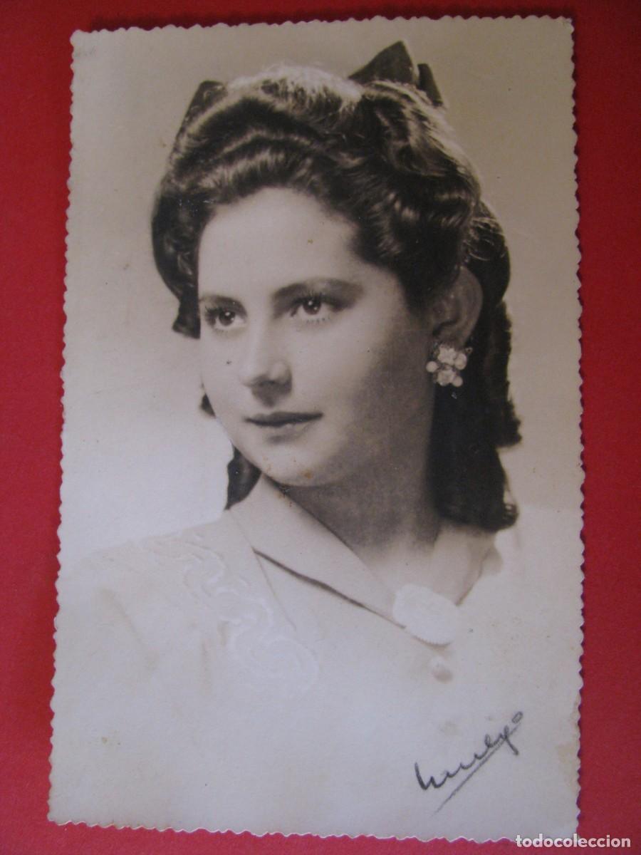 Antique Photography: FOTO DE UNA MUJER. ESTUDIO MIELGO. MALAGA. 1947. 13,5X8,5 CM.