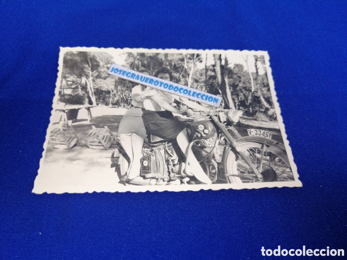 Antique Photography: MOTO CON MODELOS POSANDO MATR&Iacute;CULA DE VALENCIA FOTOGRAF&Iacute;A ANTIGUA SIGLO PASADO