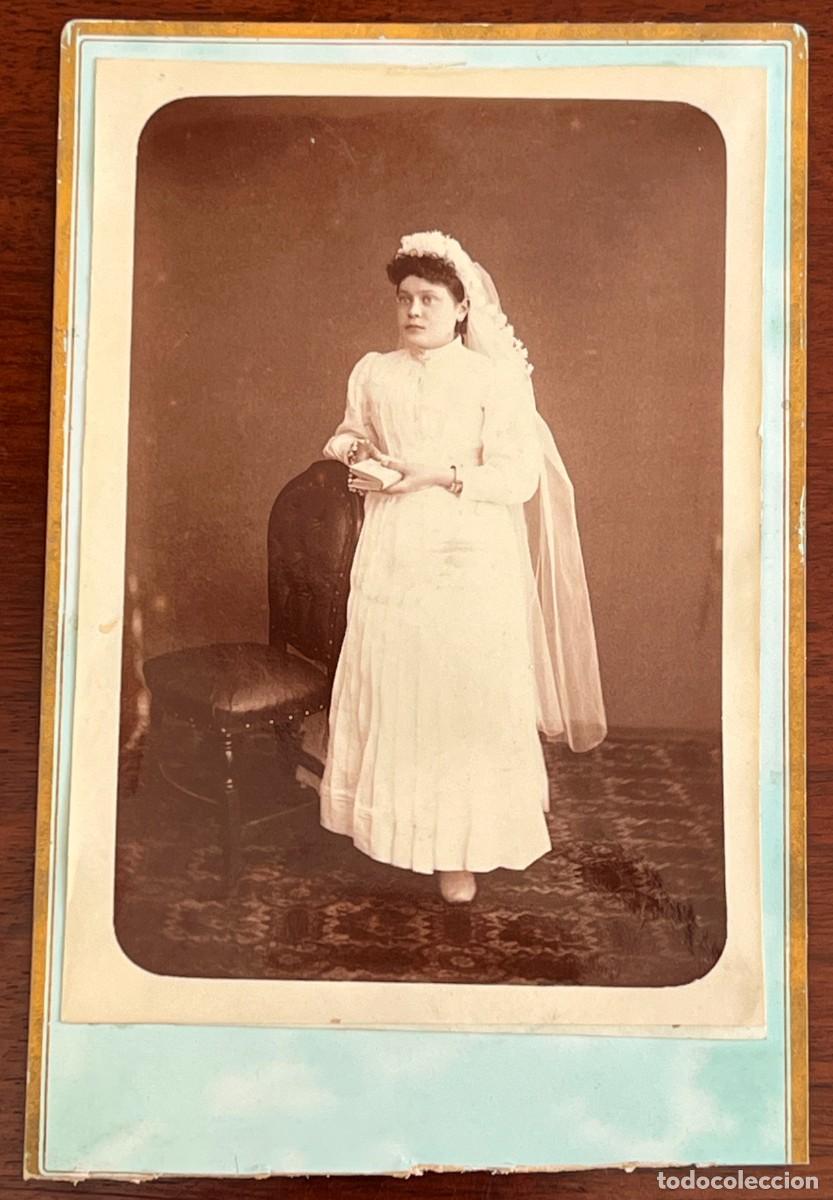Antique Photography: Fotograf&iacute;a Cabinet en alb&uacute;mina. Retrato de ni&ntilde;a de Primera Comuni&oacute;n, Photographia Pacheco, circa 189