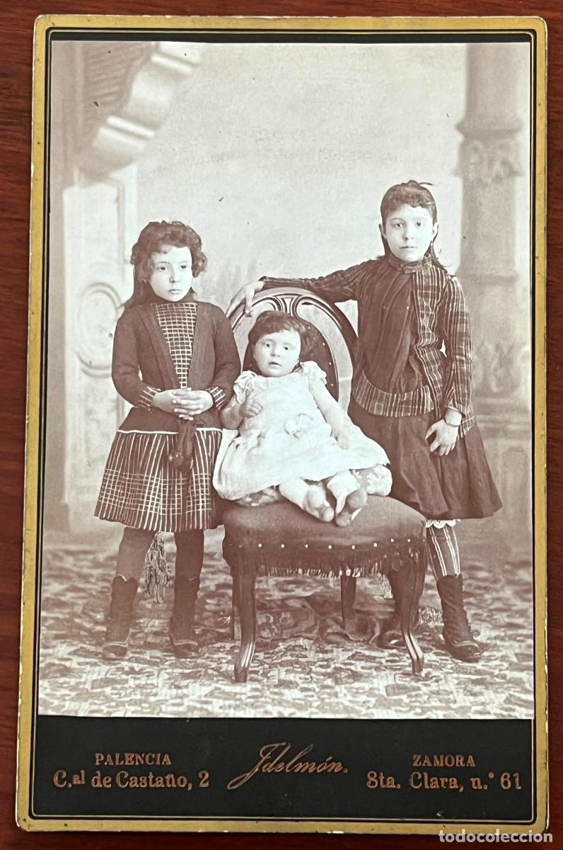 Antique Photography: Fotograf&iacute;a Cabinet en alb&uacute;mina, Retrato infantil de tres hermanos, Idelm&oacute;n, Palencia y Zamora, circa