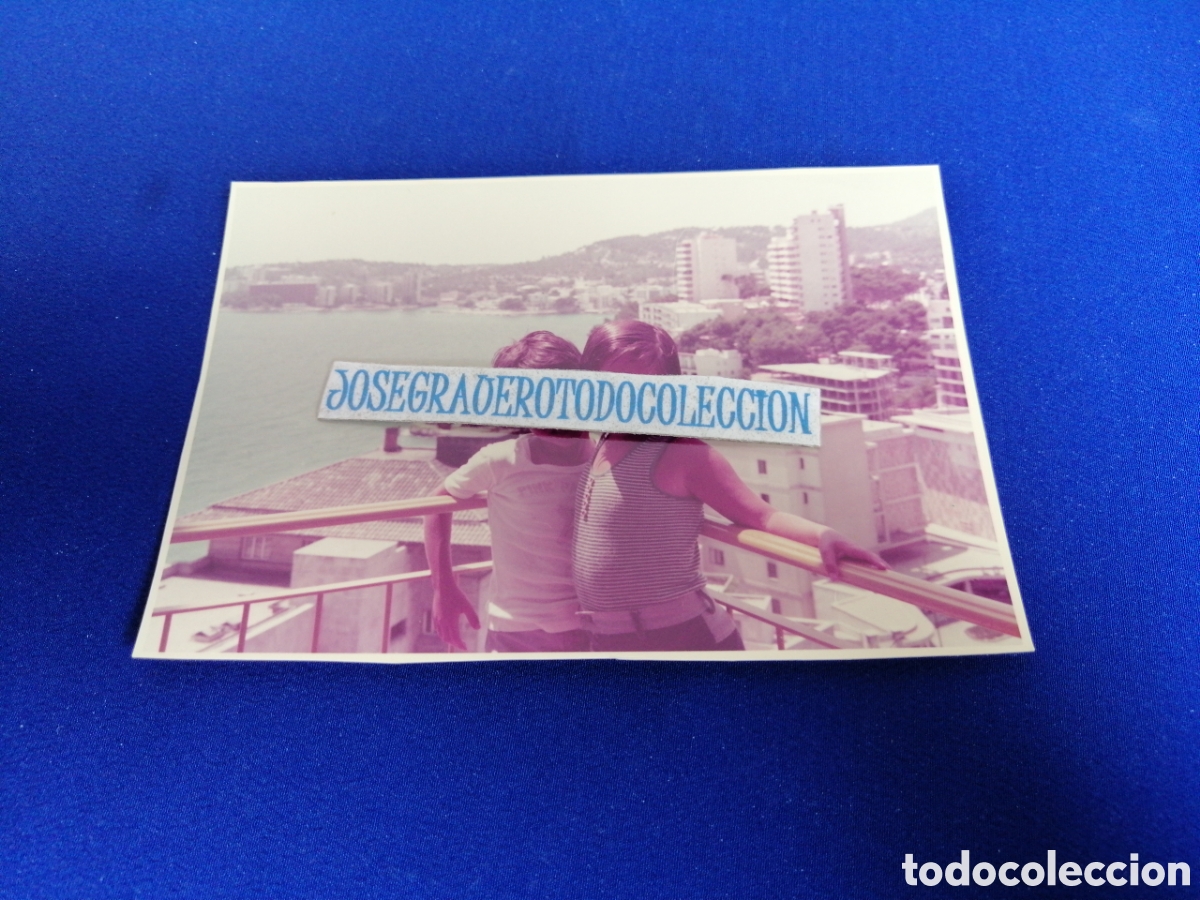 Fotograf&iacute;a antigua: MALLORCA - NI&Ntilde;OS MODELOS EN BALC&Oacute;N A&Ntilde;O 1974 FOTOGRAF&Iacute;A ANTIGUA