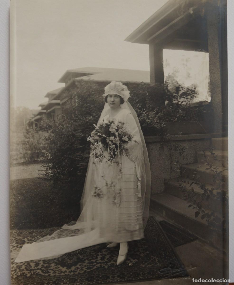 Fotografia antica: Fotograf&iacute;a antigua en blanco y negro. Mujer vestida de novia. EE.UU.