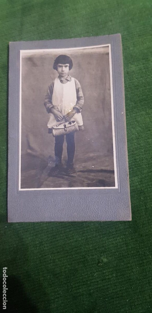 Antique Photography: NI&Ntilde;A CON SU BOLSO EN ESTUDIO FOTOGRAFICO