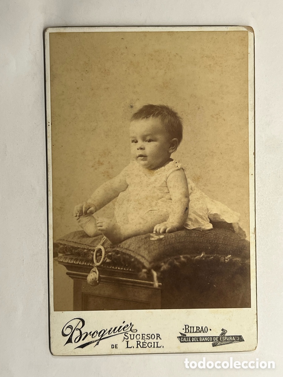 Antique Photography: BILBAO. Broquier, fot&oacute;grafo.. Retrato Gabinete.. BeBe sobre mullido almohad&oacute;n (h.1900?)