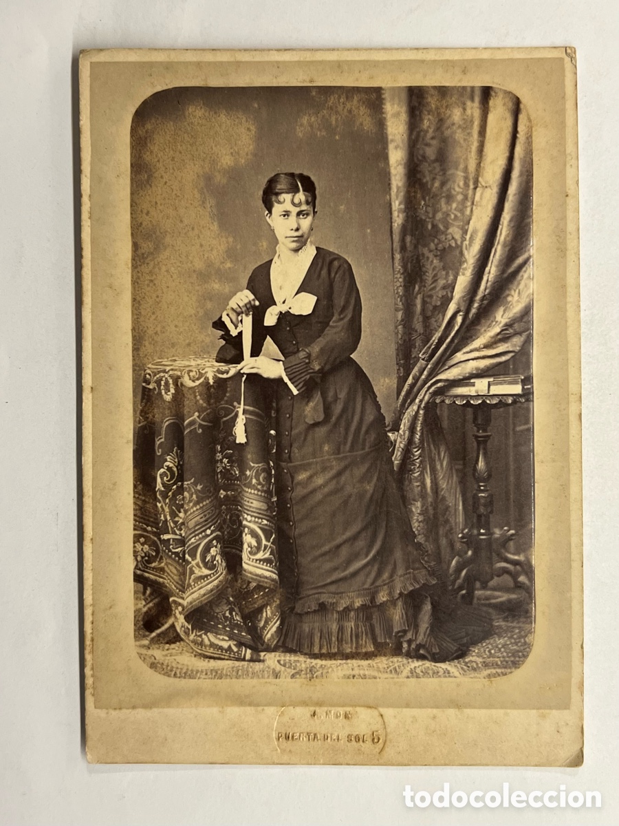 Antique Photography: MADRID, J. MON, fot&oacute;grafo. Retrato Gabinete Joven Dama con Abanico.. (fin Siglo XIX)