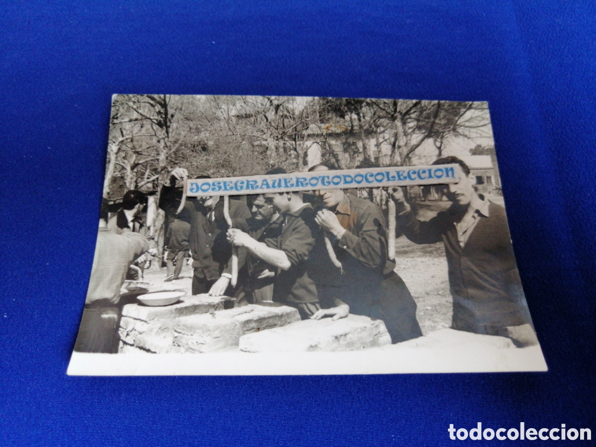 Fotografia antica: MODELOS POSANDO CON FUETS O LONGANIZAS FOTOGRAF&Iacute;A ANTIGUA SIGLO PASADO