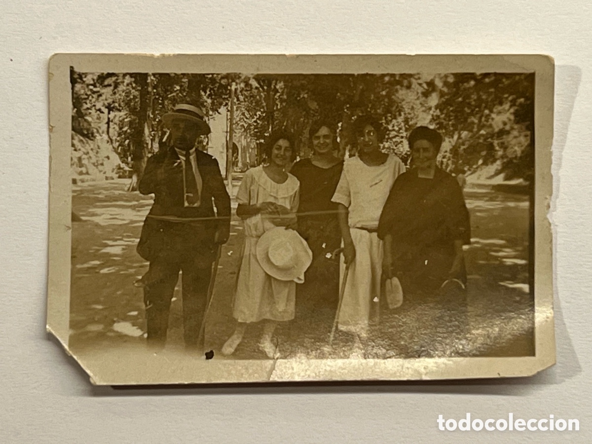 Antique Photography: BU&Ntilde;OL Valencia. Fotograf&iacute;a Grupo de excursi&oacute;n tomando los aires del campo (h.1900?)