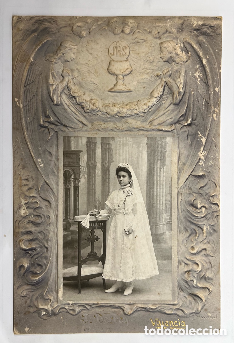 Antique Photography: VALENCIA. Recuerdo Primera Comuni&oacute;n. Hermoso Soporte troquelado. Julio Derrey, fot&oacute;grafo (h.1900?)