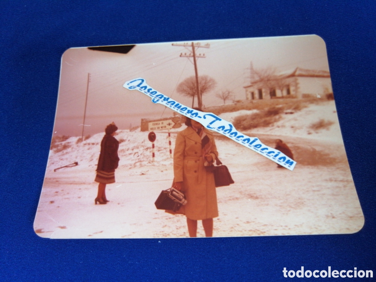 Fotografia antica: MODELO CARTEL ESCUELA DE VUELO SIN MOTOR A&Ntilde;O 1976 FOTOGRAF&Iacute;A ANTIGUA SIGLO PASADO