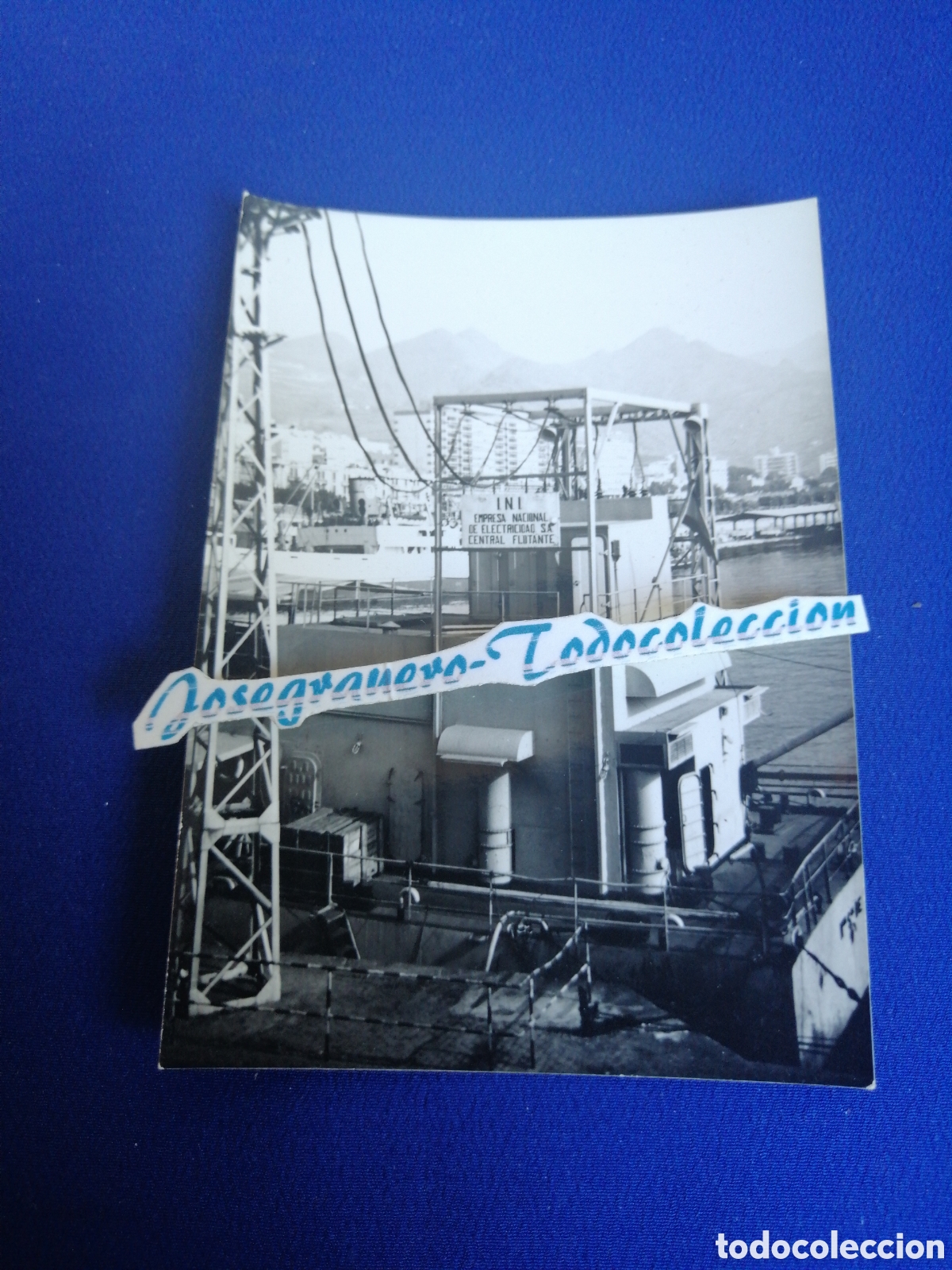 Fotografia antica: TENERIFE (CANARIAS) PUERTO CARTEL EMPRESA NACIONAL DE EL&Eacute;CTRICIDAD FOTOGRAF&Iacute;A ANTIGUA SIGLO PASADO