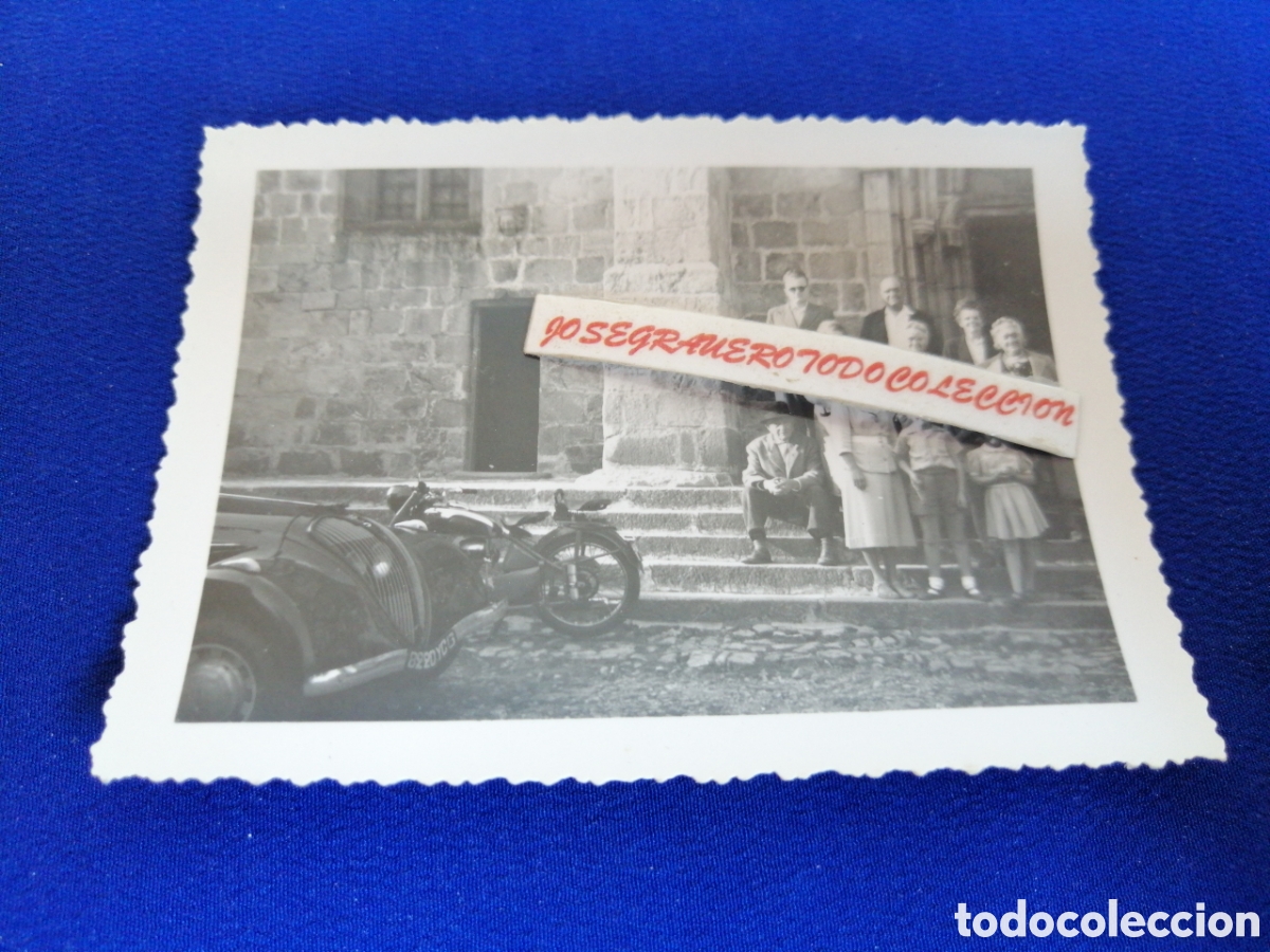Fotografia antica: MOTO Y COCHE ANTIGUO CON MODELOS POSANDO A&Ntilde;O 1952 FOTOGRAF&Iacute;A ANTIGUA SIGLO PASADO