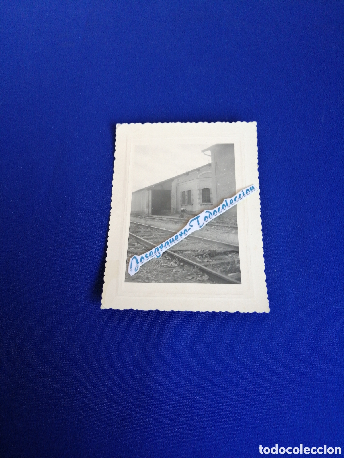 Fotografia antica: ESTACI&Oacute;N DE TREN CON V&Iacute;AS FERROVIARIAS FOTOGRAF&Iacute;A ANTIGUA SIGLO PASADO