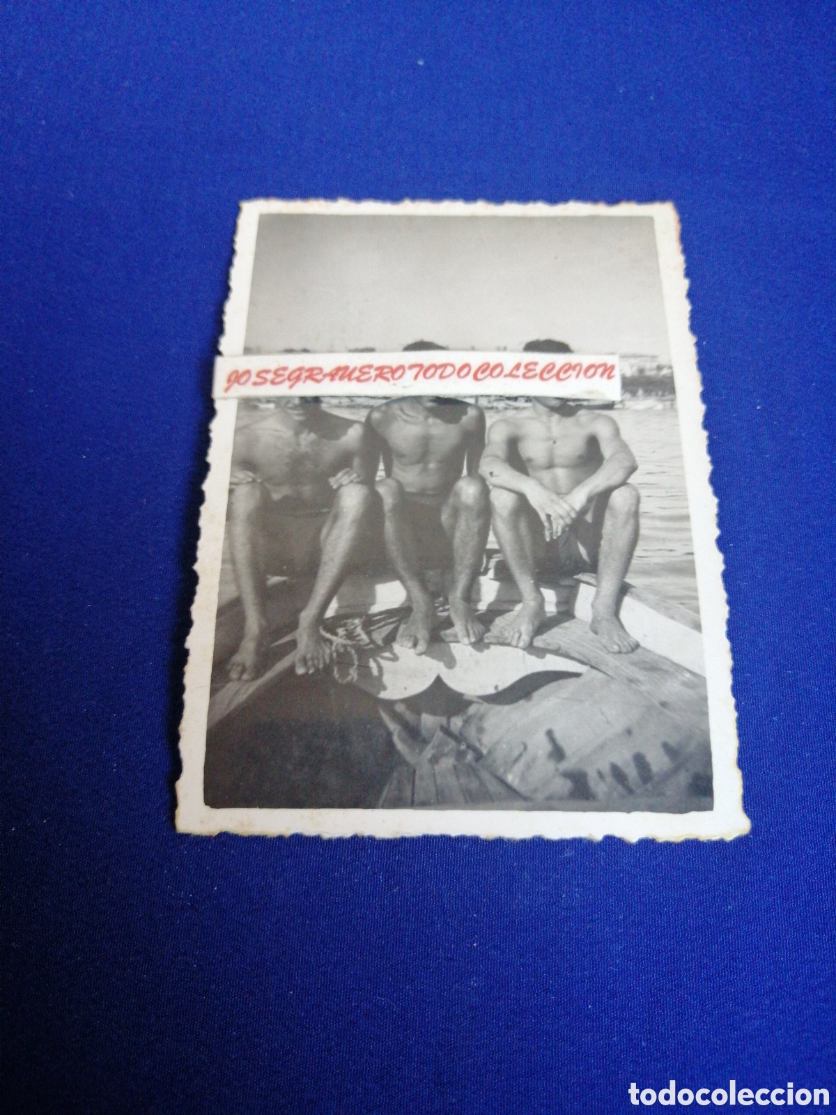 Fotograf&iacute;a antigua: PALMA DE MALLORCA PUERTO A&Ntilde;O 1949 MODELOS POSANDO EN BA&Ntilde;ADOR EN BARCA FOTOGRAF&Iacute;A ANTIGUA