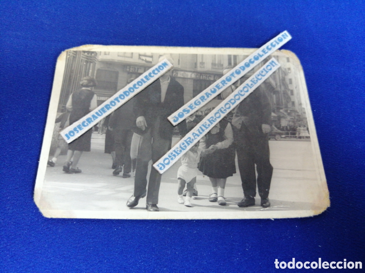 Antique Photography: VALENCIA CALLE JATIVA ESTACI&Oacute;N DEL NORTE 1958 MODELOS PASEANDO - BAR VALENCIA - FOTOGRAF&Iacute;A ANTIGUA