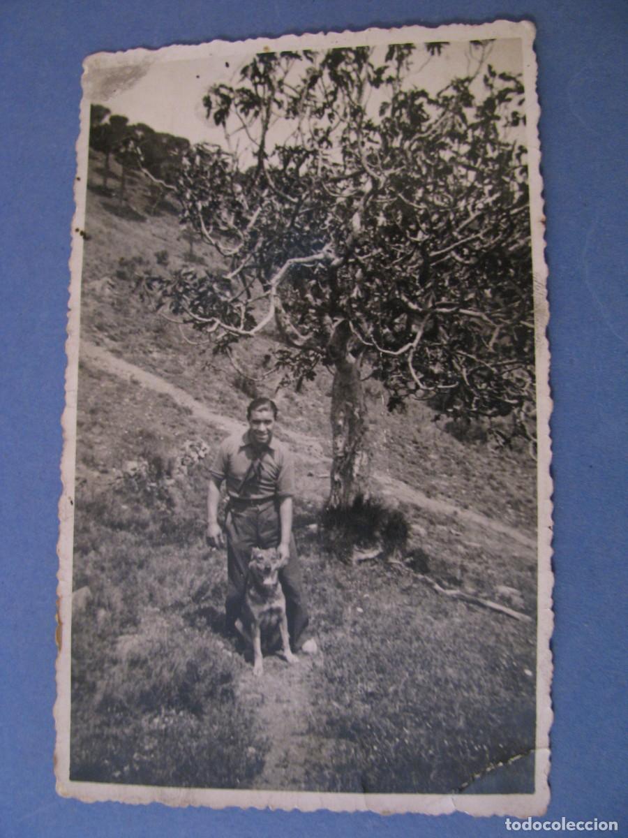 Antique Photography: FOTO DE UN HOMBRE CON SU PERRO. NO HAY DATOS. 14X8,5 CM