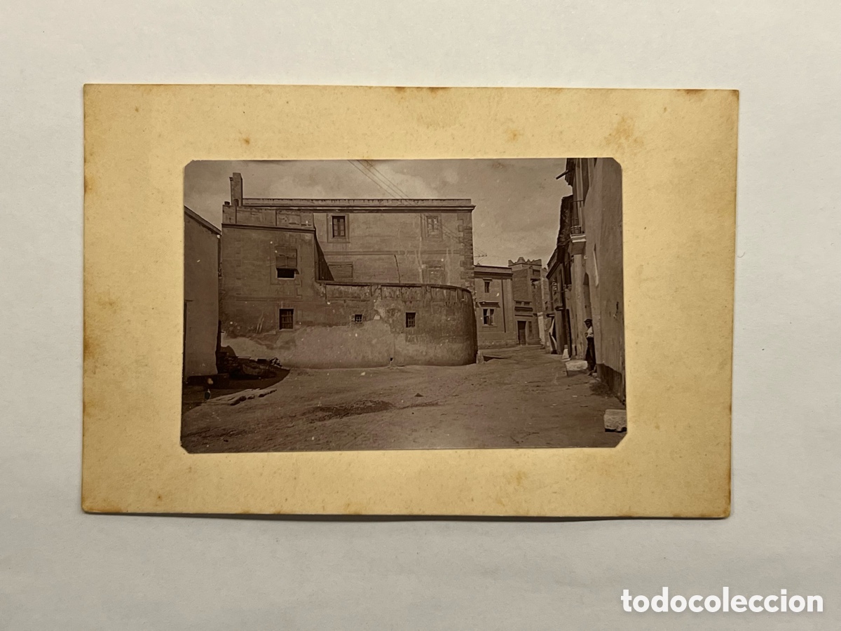 Fotografia antica: MANRESA ? Fotograf&iacute;a antigua, una de sus calles.. (h.1900?)