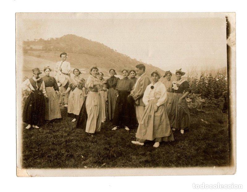 Fotografia antica: FOTOGRAFIA ESCENA CON MUJERES VIZCAINAS. C.1920