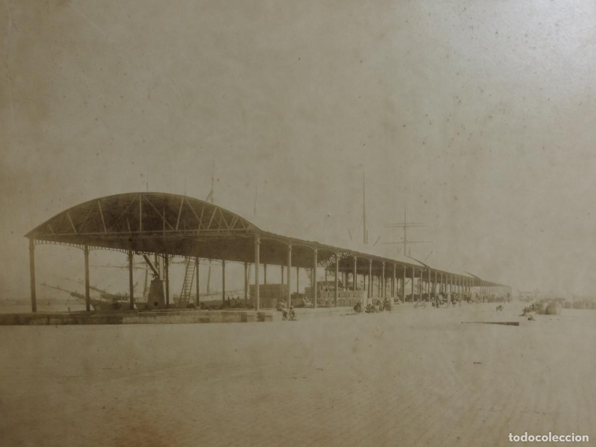 Fotograf&iacute;a antigua: ADOUARD Y CIA. FOTOGRAF&Iacute;A ALB&Uacute;MINA. MUELLE DEL PUERTO DE BARCELONA. ESPA&Ntilde;A. SIGLO XIX