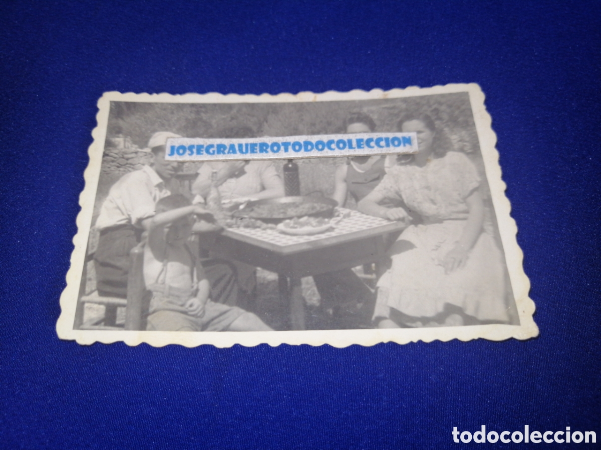 Fotograf&iacute;a antigua: MODELOS POSANDO CON PAELLA VALENCIANA FOTOGRAF&Iacute;A ANTIGUA SIGLO PASADO