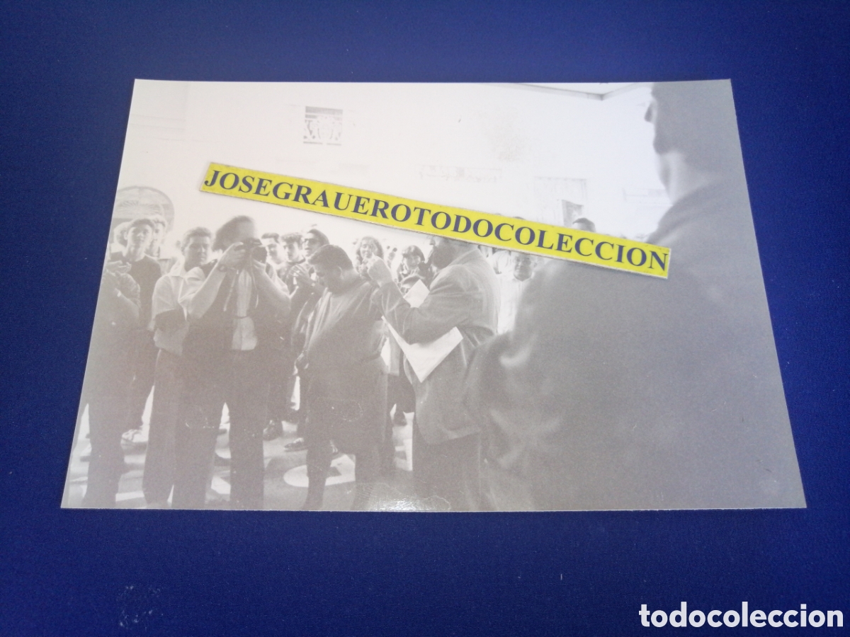 Antique Photography: HUELGA GENERAL 28 MAYO A&Ntilde;O 1992 -VALENCIA - SINDICALISTAS QUEMANDO TARJETA CORTE INGL&Eacute;S -FOTO