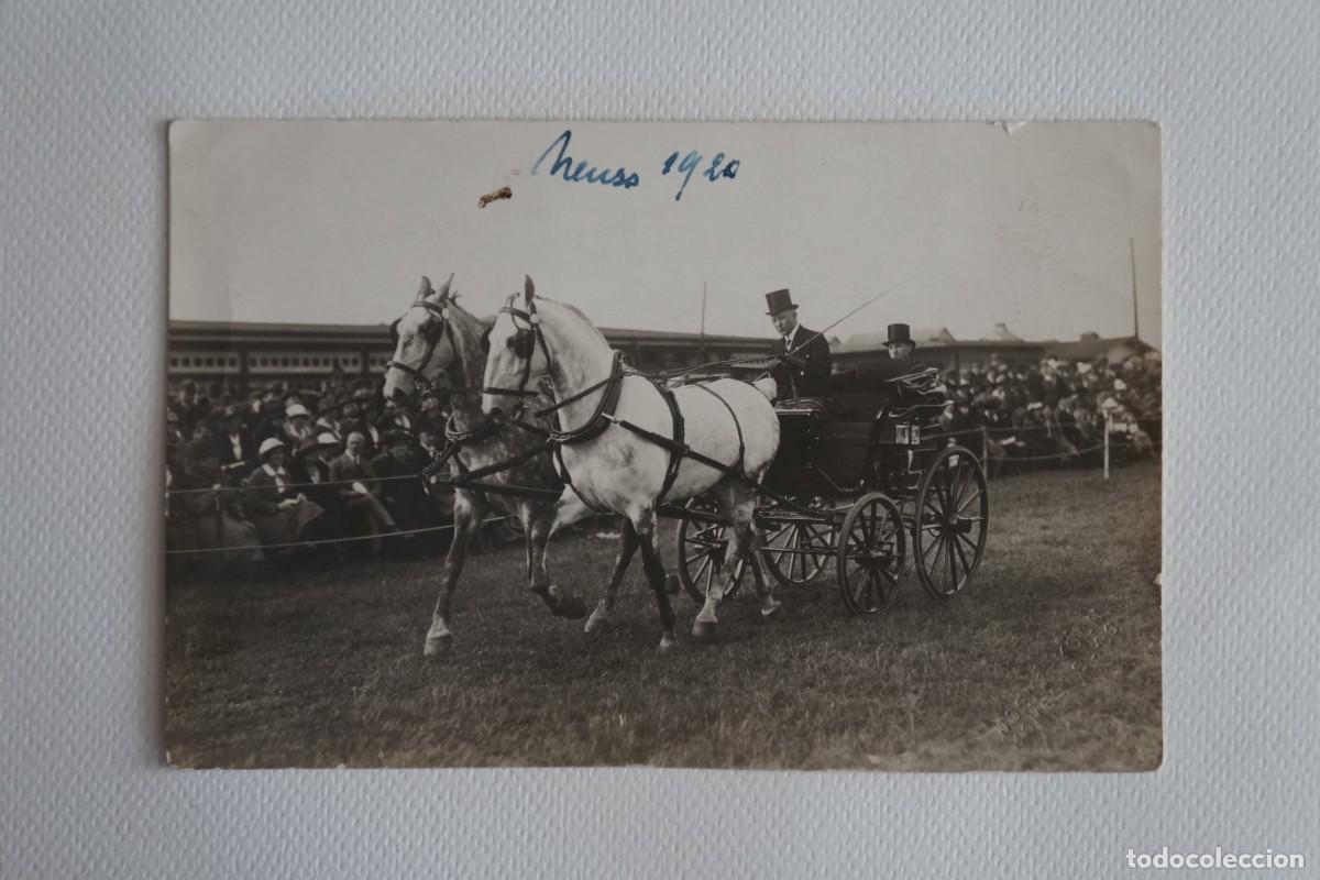 Fotografia antica: Fotograf&iacute;a antigua en blanco y negro. Carruaje en competici&oacute;n o desfile. Alemania.