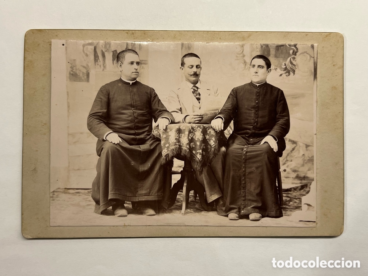 Antique Photography: SACERDOTES .. P&aacute;rroco espa&ntilde;ol.. en la Espa&ntilde;a de finales del siglo XIX, Retrato Gabinete an&oacute;nimo..,