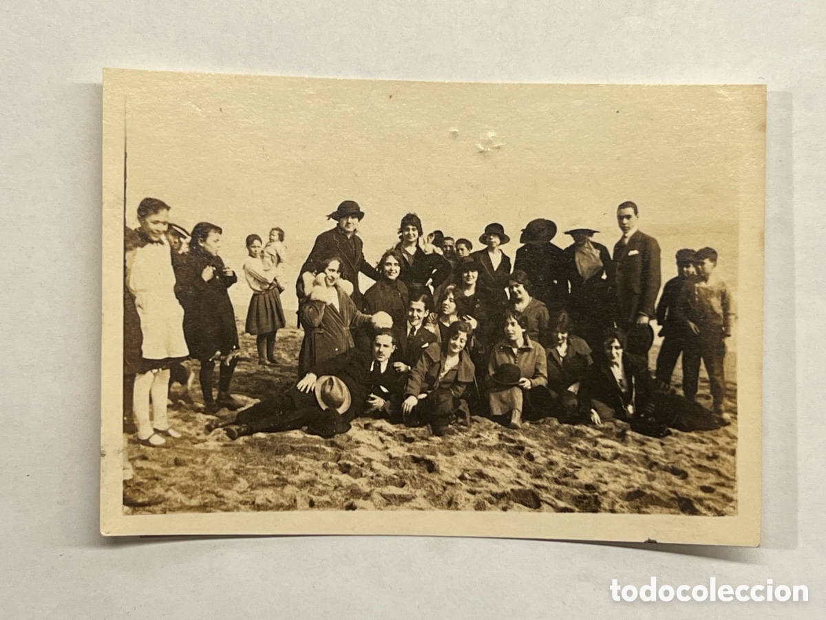 Fotografia antiga: BARCELONA.. Rompe olas.. Grupo familiar tiempo de asueto.. (a.1920)