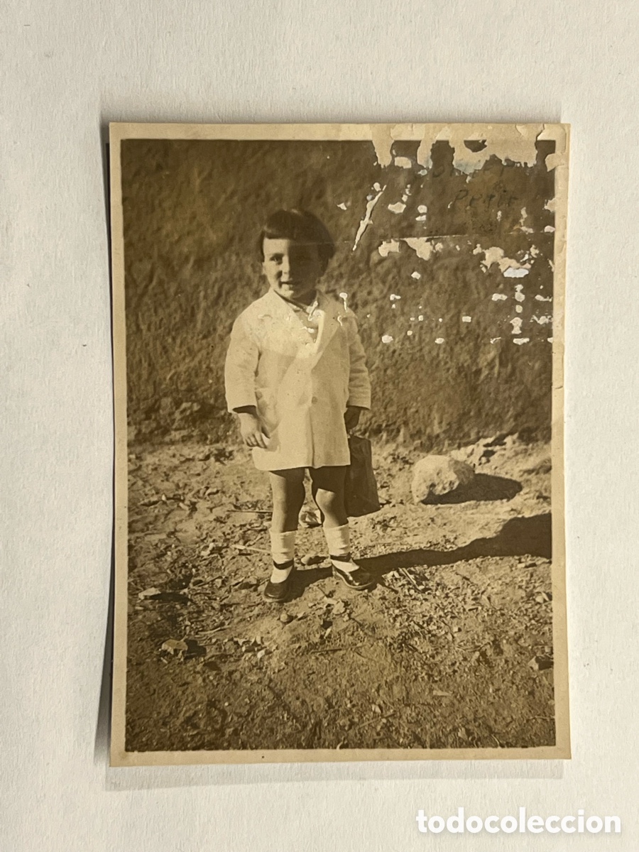 Fotografia antiga: L&rsquo;ESPLUGA DE FRANCOLI, Tarragona.. Nen al carrer (h.1920?) Med&iacute;das: 6 x 8,5 cm.,