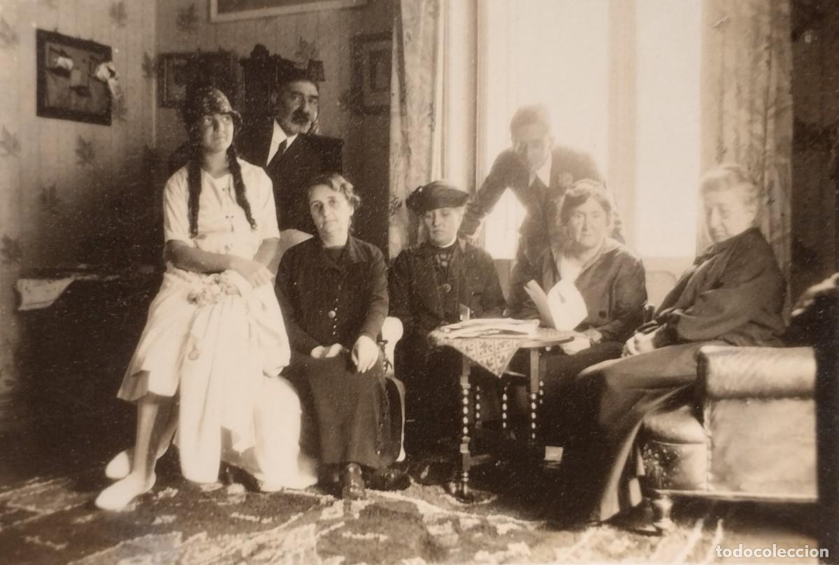 Fotografia antica: Fotograf&iacute;a antigua de grupo familiar acomodado. Principios del siglo XX
