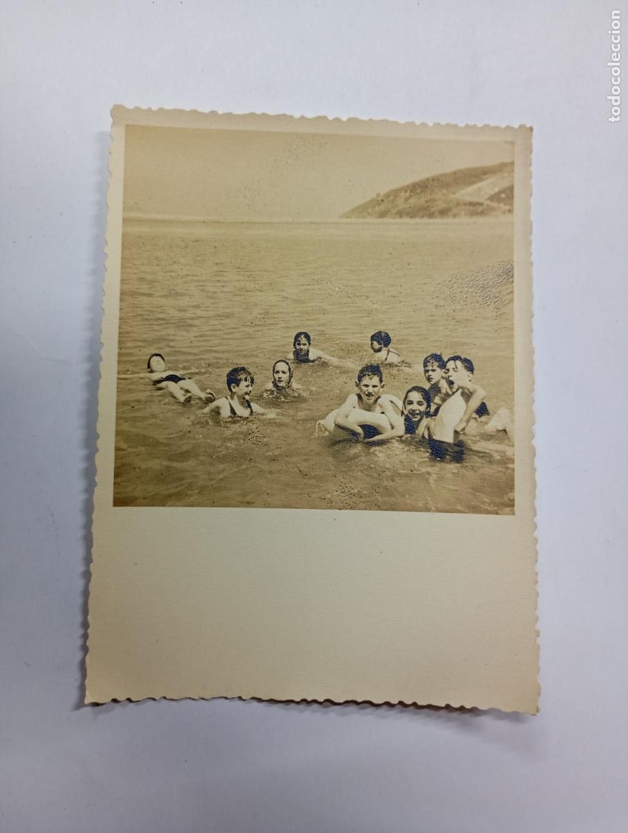 Fotografia antica: ANTIGUA FOTOGRAF&Iacute;A NI&Ntilde;OS BA&Ntilde;&Aacute;NDOSE EN LA PLAYA. TDKP27L