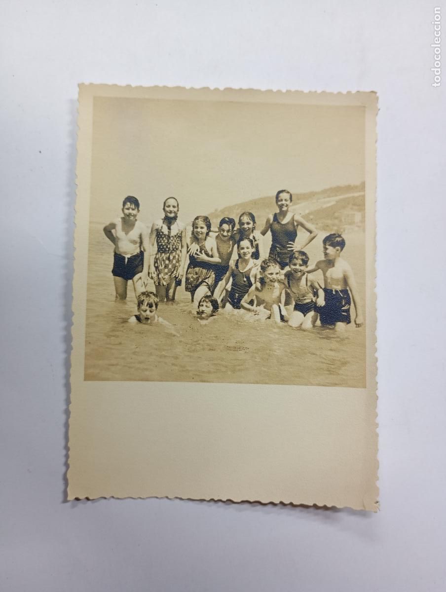 Fotografia antica: ANTIGUA FOTOGRAF&Iacute;A NI&Ntilde;OS BA&Ntilde;&Aacute;NDOSE EN LA PLAYA. TDKP27L