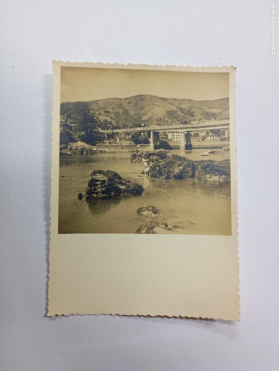 Fotografia antica: ANTIGUA FOTOGRAF&Iacute;A MUJER BA&Ntilde;&Aacute;NDOSE EN LA R&Iacute;A. TDKP27L