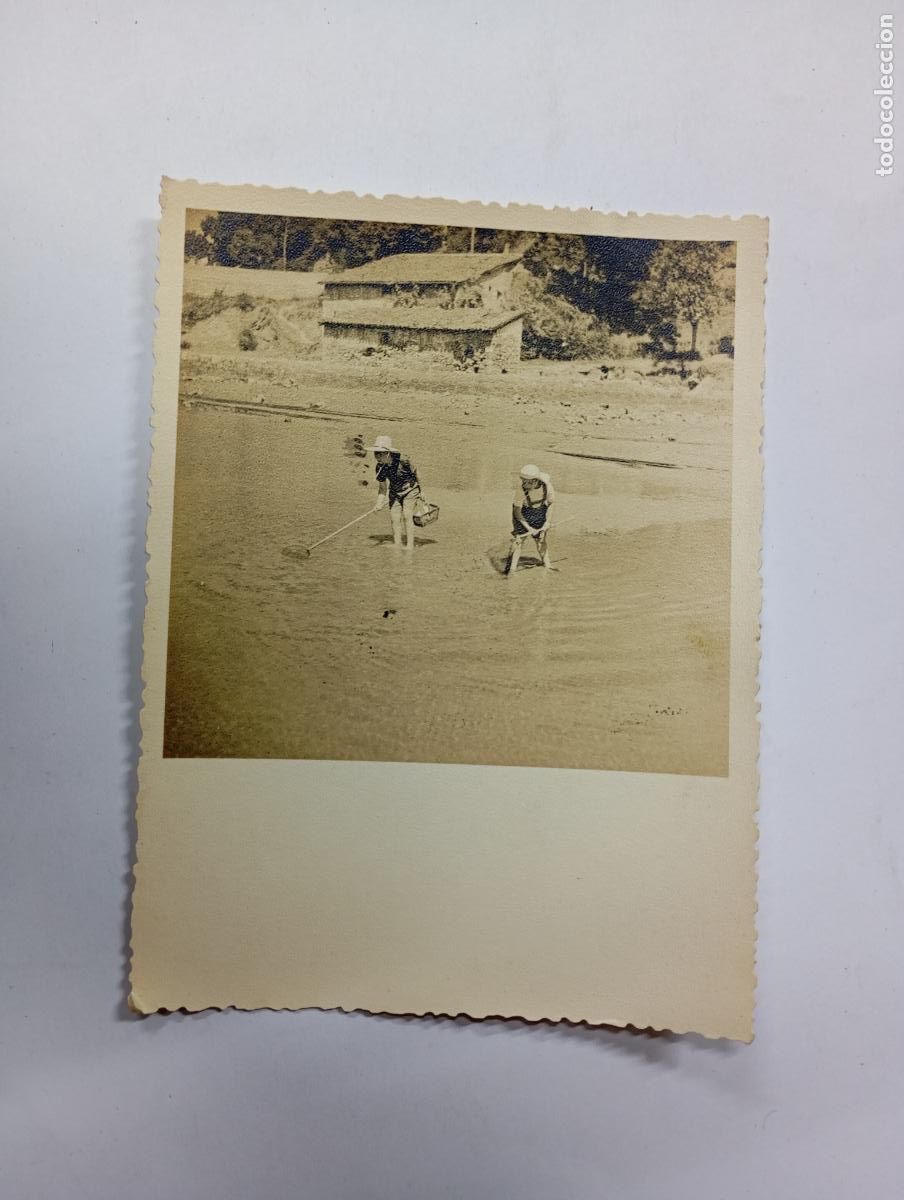 Fotografia antica: ANTIGUA FOTOGRAF&Iacute;A MUJERES PESCANDO EN LA RIA. TDKP27L