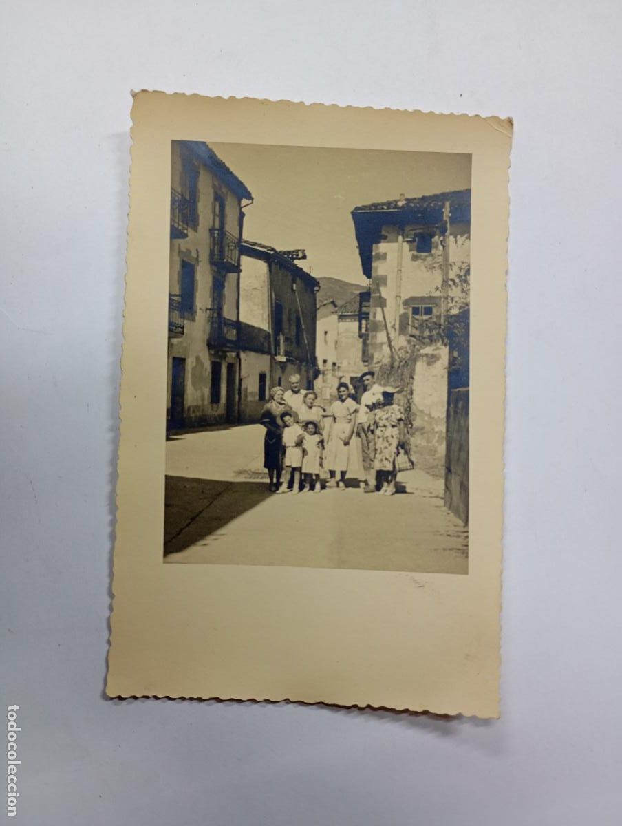 Fotografia antica: ANTIGUA FOTOGRAF&Iacute;A FAMILIA CALLE DE PUEBLO. TDKP27L