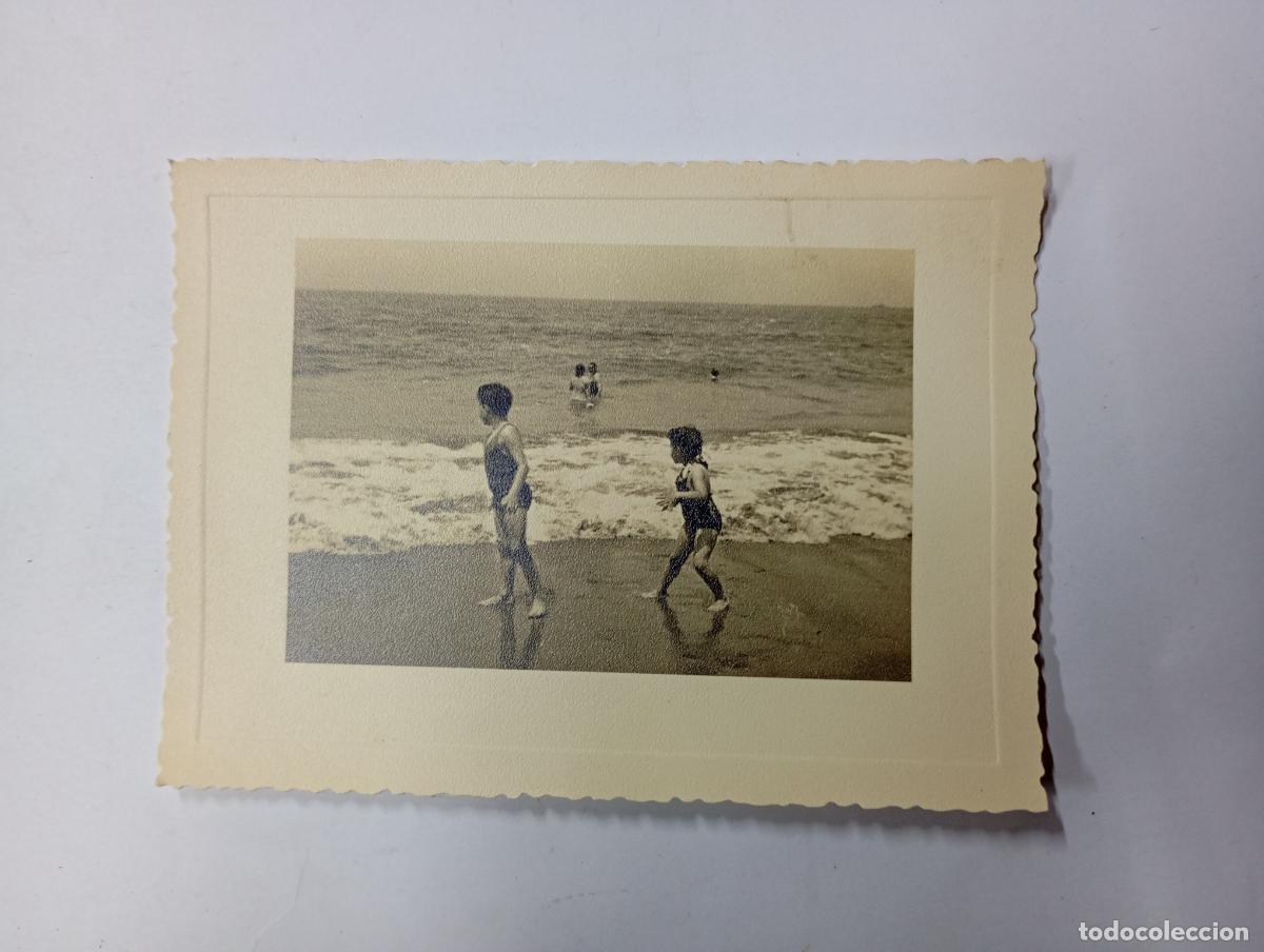 Fotografia antica: ANTIGUA FOTOGRAF&Iacute;A NI&Ntilde;OS EN LA PLAYA. TDKP27L