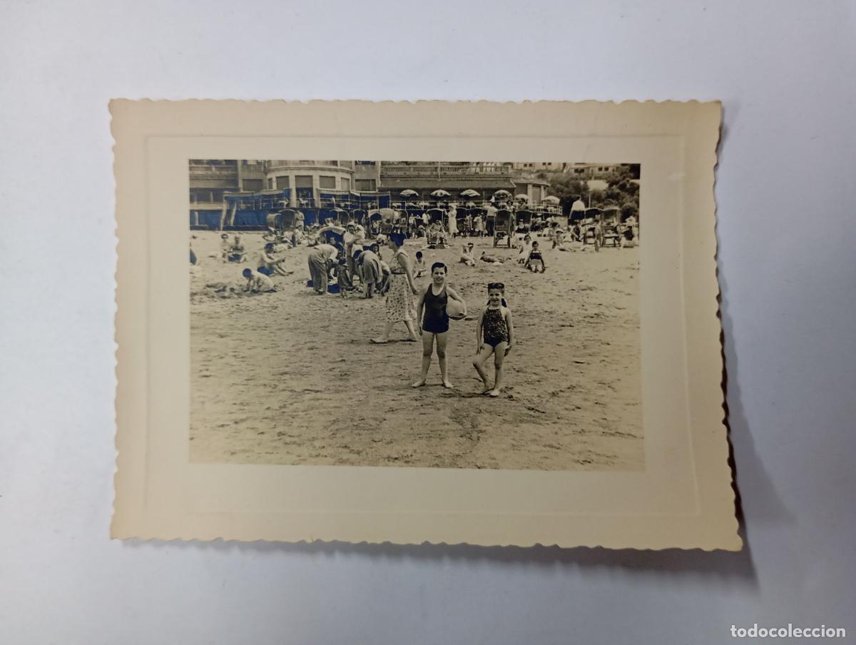 Fotografia antica: ANTIGUA FOTOGRAF&Iacute;A NI&Ntilde;OS EN LA PLAYA. FOTO SAEZ BILBAO. TDKP27L