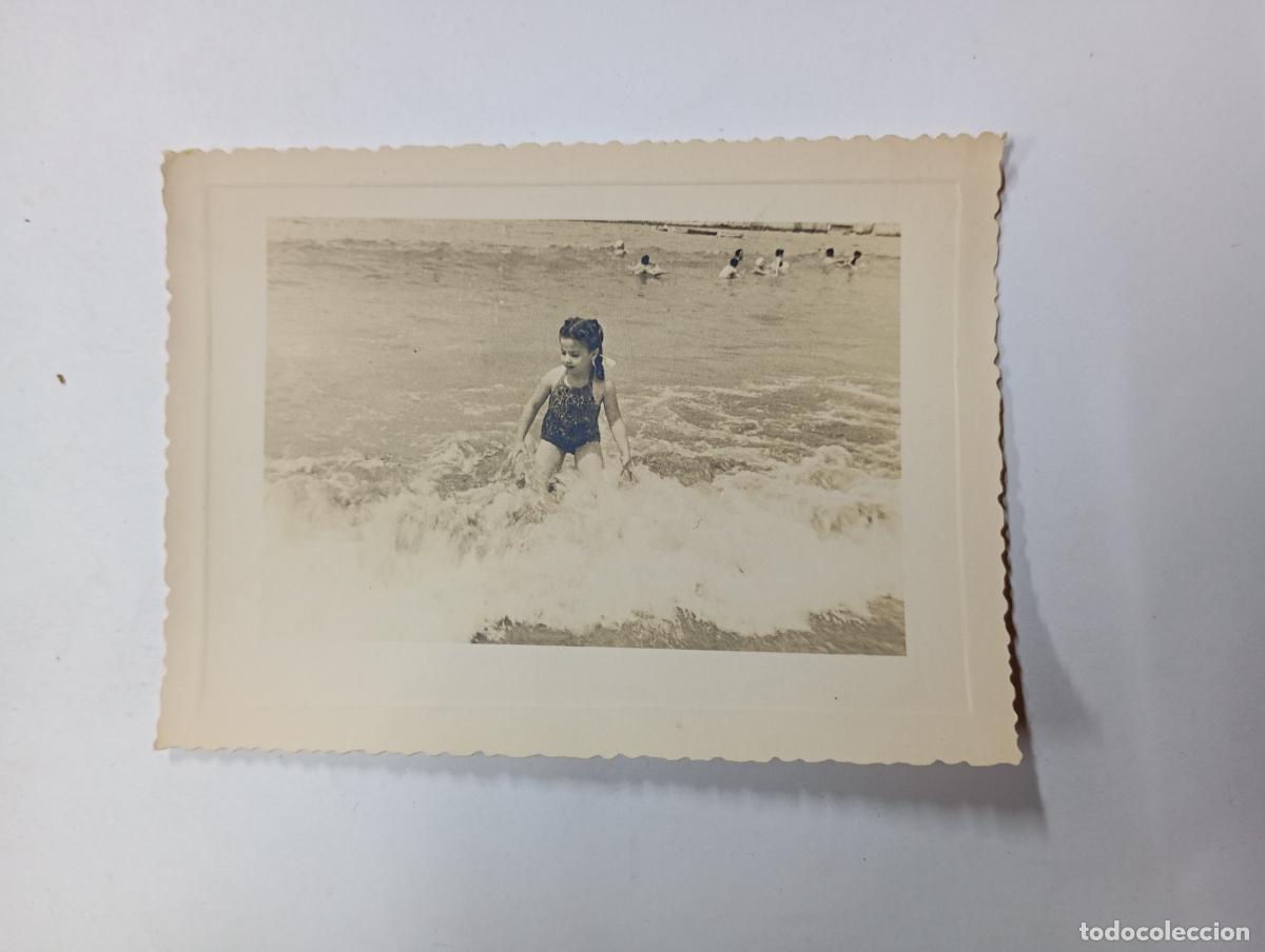 Fotografia antica: ANTIGUA FOTOGRAF&Iacute;A NI&Ntilde;A EN LA PLAYA. FOTO SAEZ BILBAO. TDKP27L