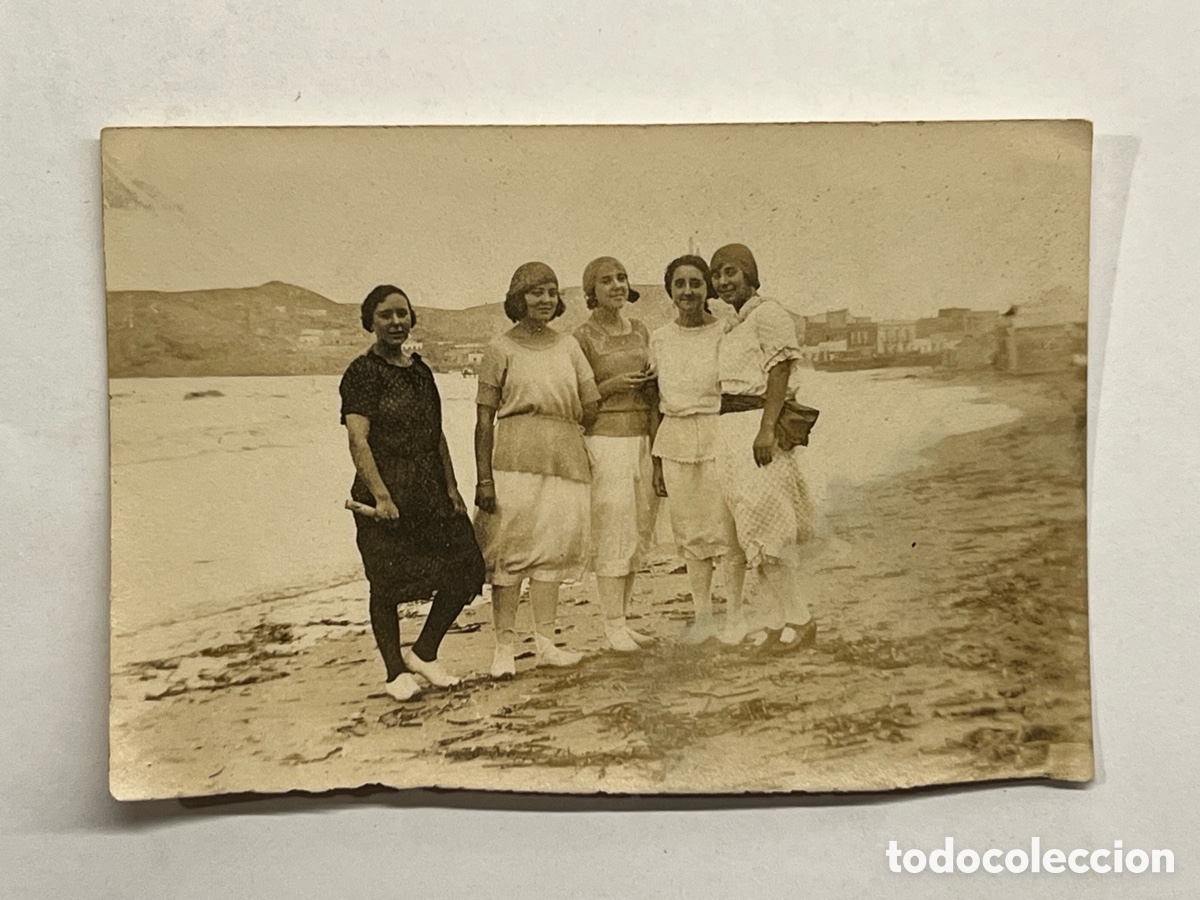 Fotografia antica: ALTEA, Alicante.. hermosa fotograf&iacute;a Mujeres junto al Mar.. (h.1910?)