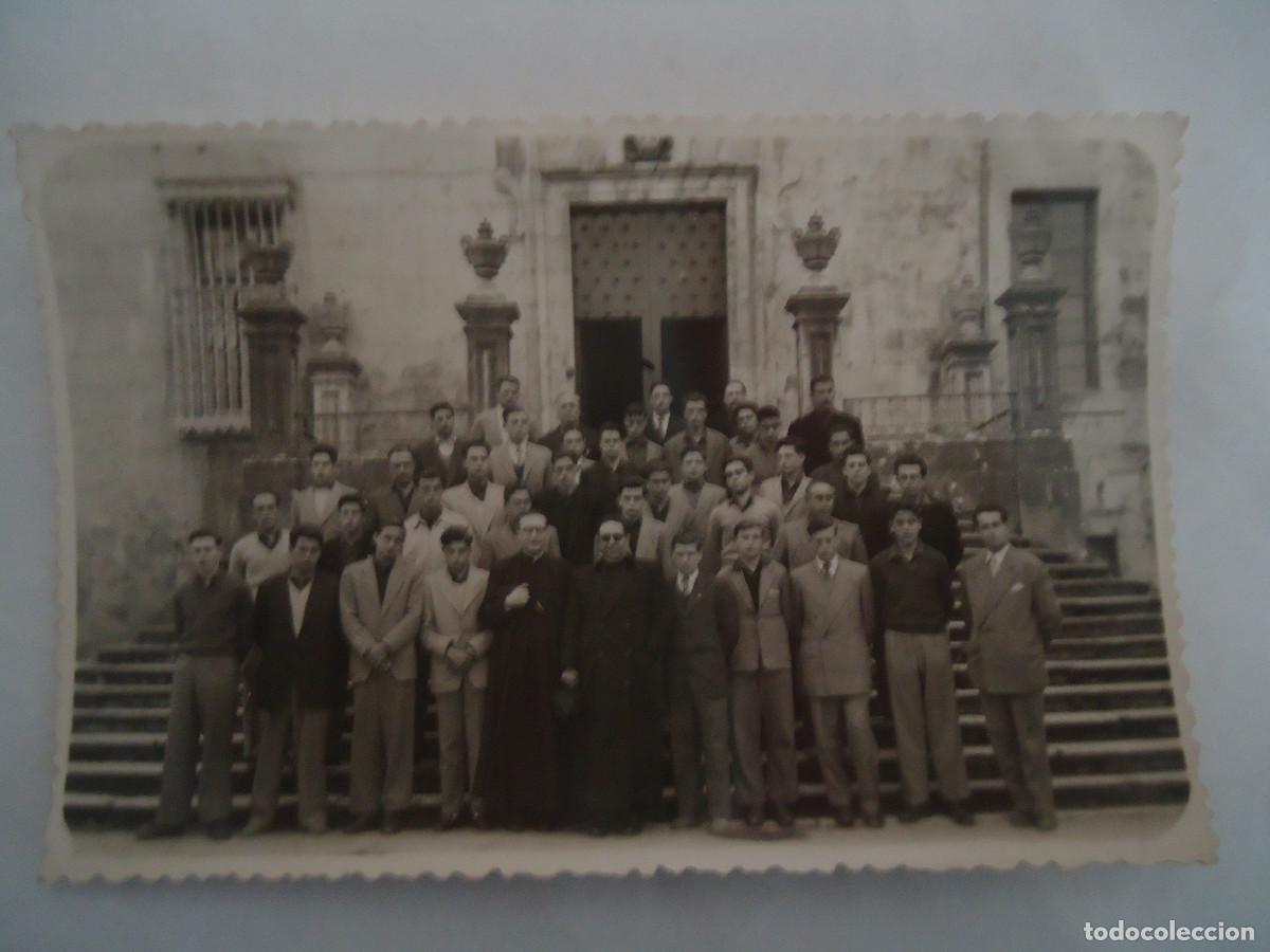 Fotografia antiga: DOTOGRAFIA DE GRUPO DE PERSONAS EN EL SANTUARIO DE LOYOLA DEL A&Ntilde;O 1953. PP -12