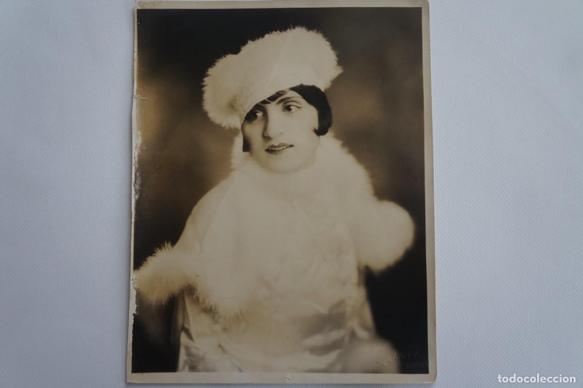 Fotografia antica: Fotograf&iacute;a antigua en blanco y negro. Retrato de estudio de mujer. EE.UU.