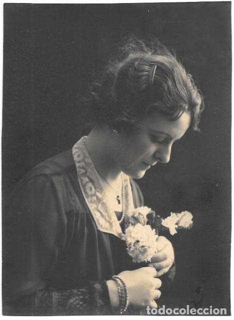 Fotografia antica: FOTO ANTIGUA DE ESTUDIO MUJER JOVEN. 20,3 X 15 CM. A&Ntilde;O 1926. SEGUNDO Y ROSITA, CADIZ - ALBUMINA-4182
