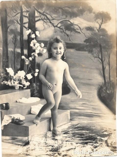 Fotografia antica: FOTO ANTIGUA DE ESTUDIO NI&Ntilde;A PEQUE&Ntilde;A. 22,5 X 17 CM. A&Ntilde;O 1926. SEGUNDO Y ROSITA CADIZ - ALBUMINA-4185