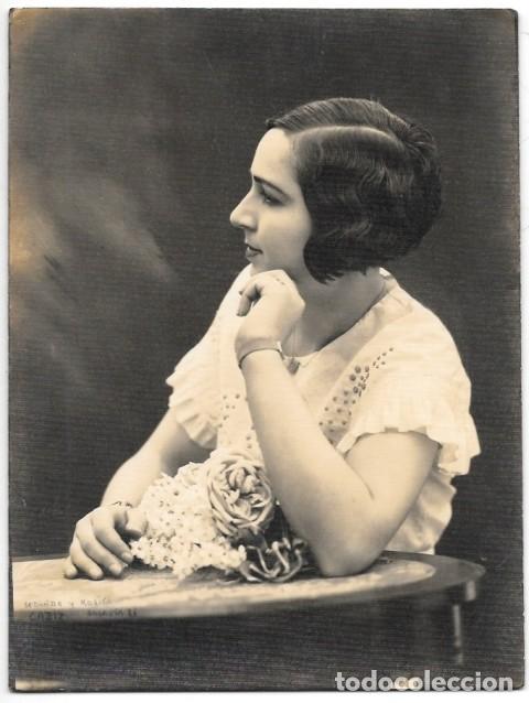 Fotografia antica: FOTO ANTIGUA DE ESTUDIO JOVEN MUJER. 22,5X16,5 CM. SEGUNDO Y ROSITA CADIZ SOBRE 1926 - ALBUMINA-4187