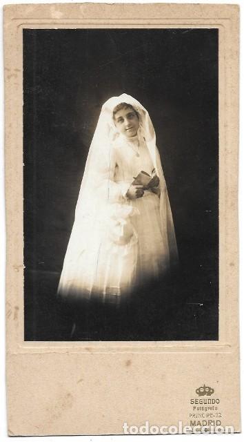 Fotografia antica: FOTO ANTIGUA DE ESTUDIO RETRATO DE NI&Ntilde;A DE COMUNION. 26X14CM. 1920. SEGUNDO-MADRID- ALBUMINA-4193