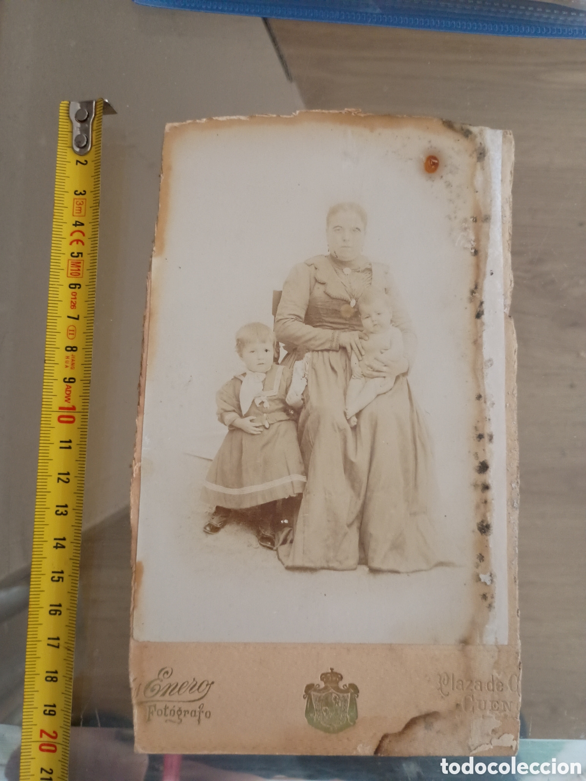Fotografia antica: CA Cuenca. Estudio fotogr&aacute;fico de Jes&uacute;s Enero. Retrato de mujer con ni&ntilde;os. Fotograf&iacute;a