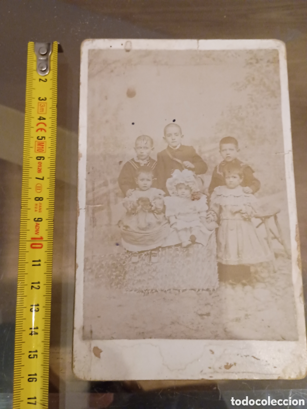 Fotografia antiga: CA Fotograf&iacute;a alb&uacute;mina de grupo de ni&ntilde;os. Benjam&iacute;n Esperon e hijo. Alc&aacute;zar de San Juan. Retrato