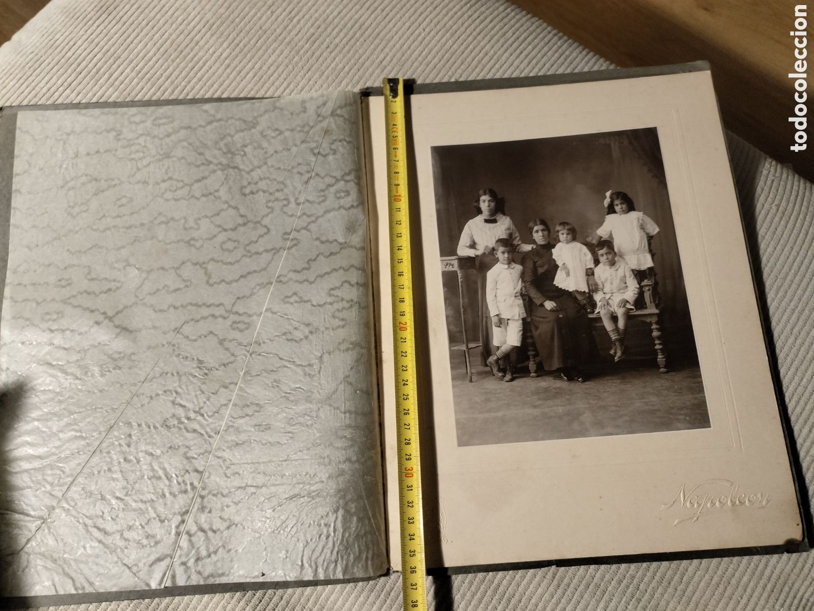 Fotografia antica: CP Gran retrato de familia. Mujer con 5 ni&ntilde;os. Napole&oacute;n. M&eacute;xico. Con funda cart&oacute;n