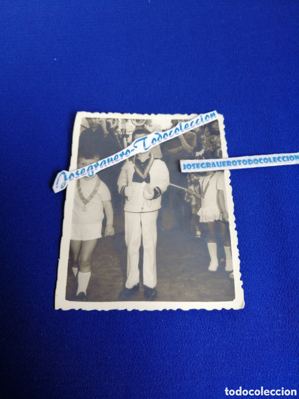 Fotografia antiga: COMUNI&Oacute;N NI&Ntilde;OS MODELOS TRAJE DE COMUNI&Oacute;N PROCESION - SELLO FOTOGR&Aacute;FICO JUAN LURBE( NAZARET VALENCIA)