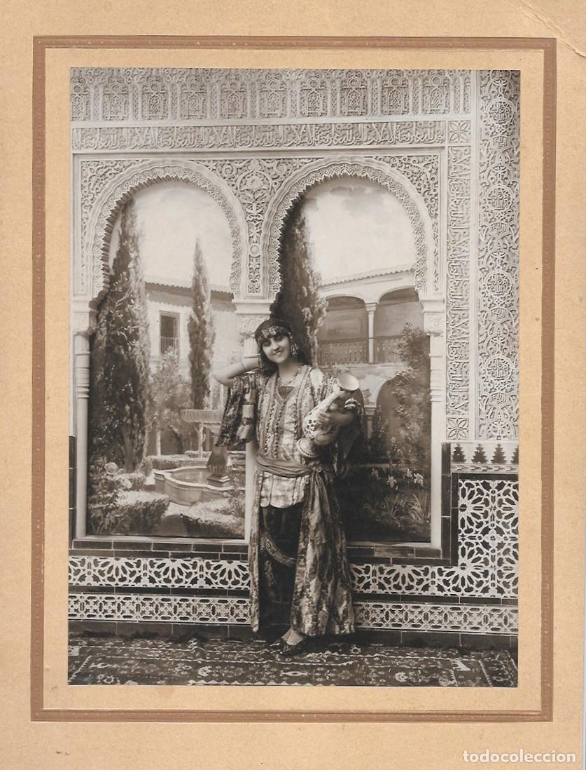 Fotograf&iacute;a antigua: JOVEN MUJER POSANDO EN ESTUDIO SOBRE FONDO ESTILO MORISCO INSPIRADO EN LA ALHAMBRA - ALBUMINA-4214